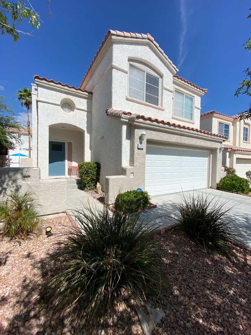 AMERICANA Property Mgmt - Impressive 3beds 2 story house with pool in Summerlin