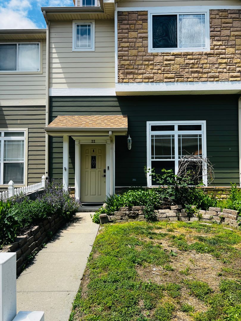 Charming Townhome, Prime Location, Cozy Living