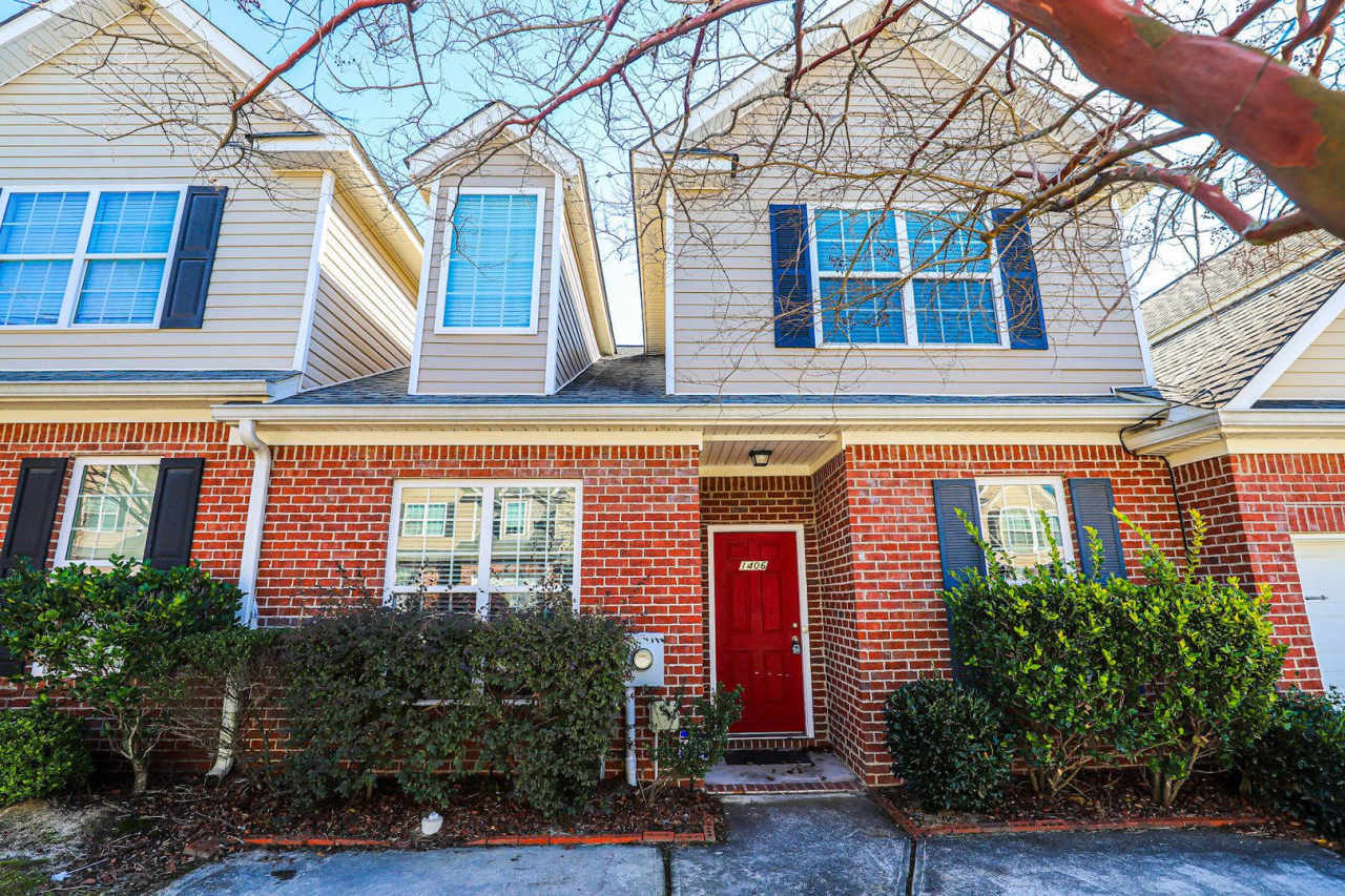Four Bedroom Townhome off of Wheeler Rd!