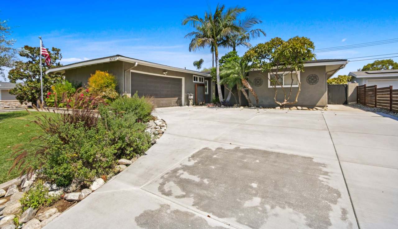 Lovely La Mirada Home