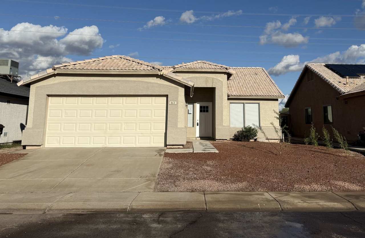 Convenient location-Close to Luke AFB, the 303, the 101 and the 60/Grand Ave