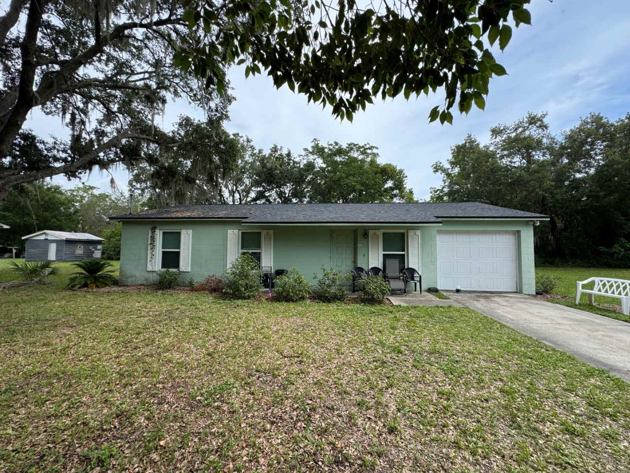 AVAILABLE FEBRUARY – UPDATED 3 BEDROOM / 2 BATH HOME IN EUSTIS