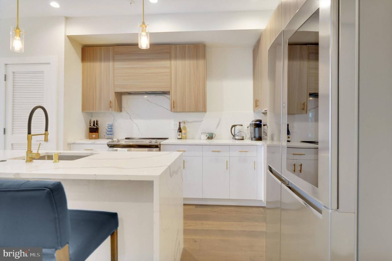 922 N 15TH Street unit: 2