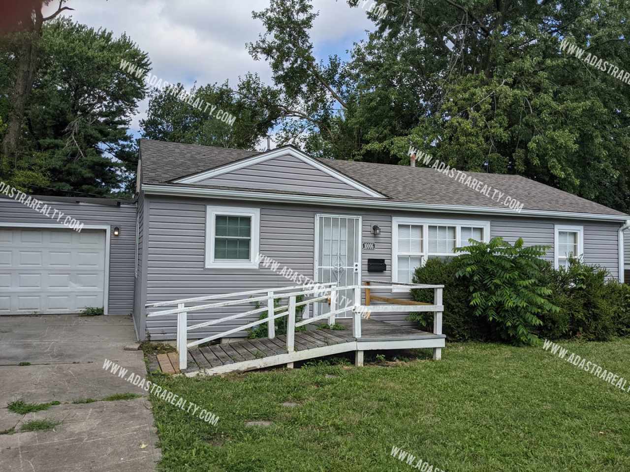 Updated South KCMO Home-Available NOW!!