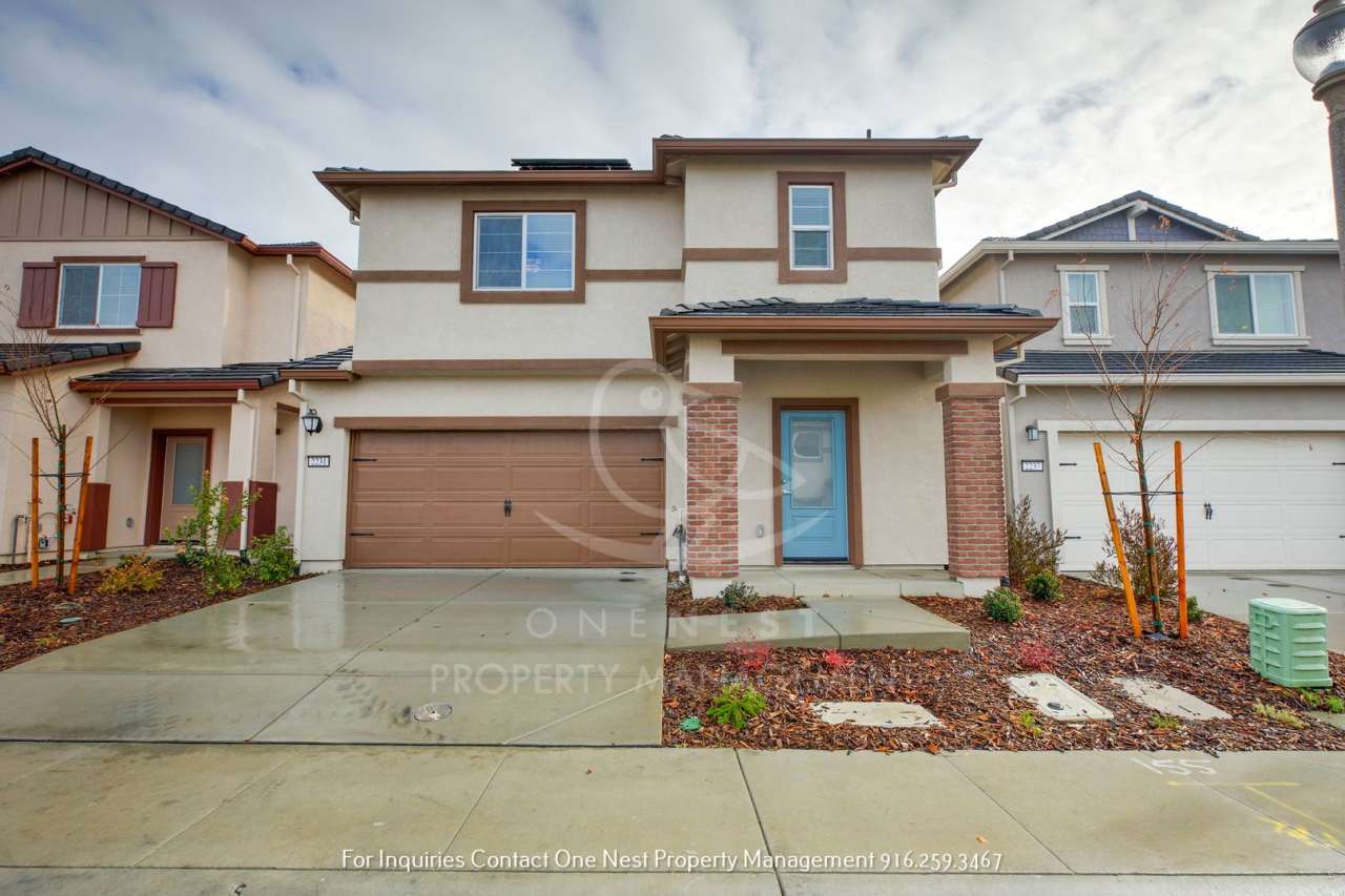 3 bedroom, 2.5 bathroom, 2 car garage - Twelve Bridges - Lincoln