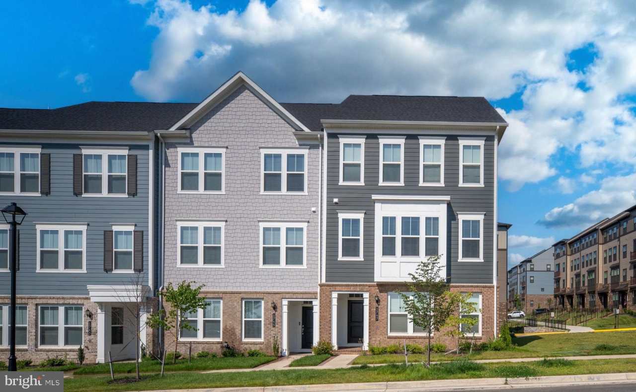 1747 RIVERBLUFF Avenue