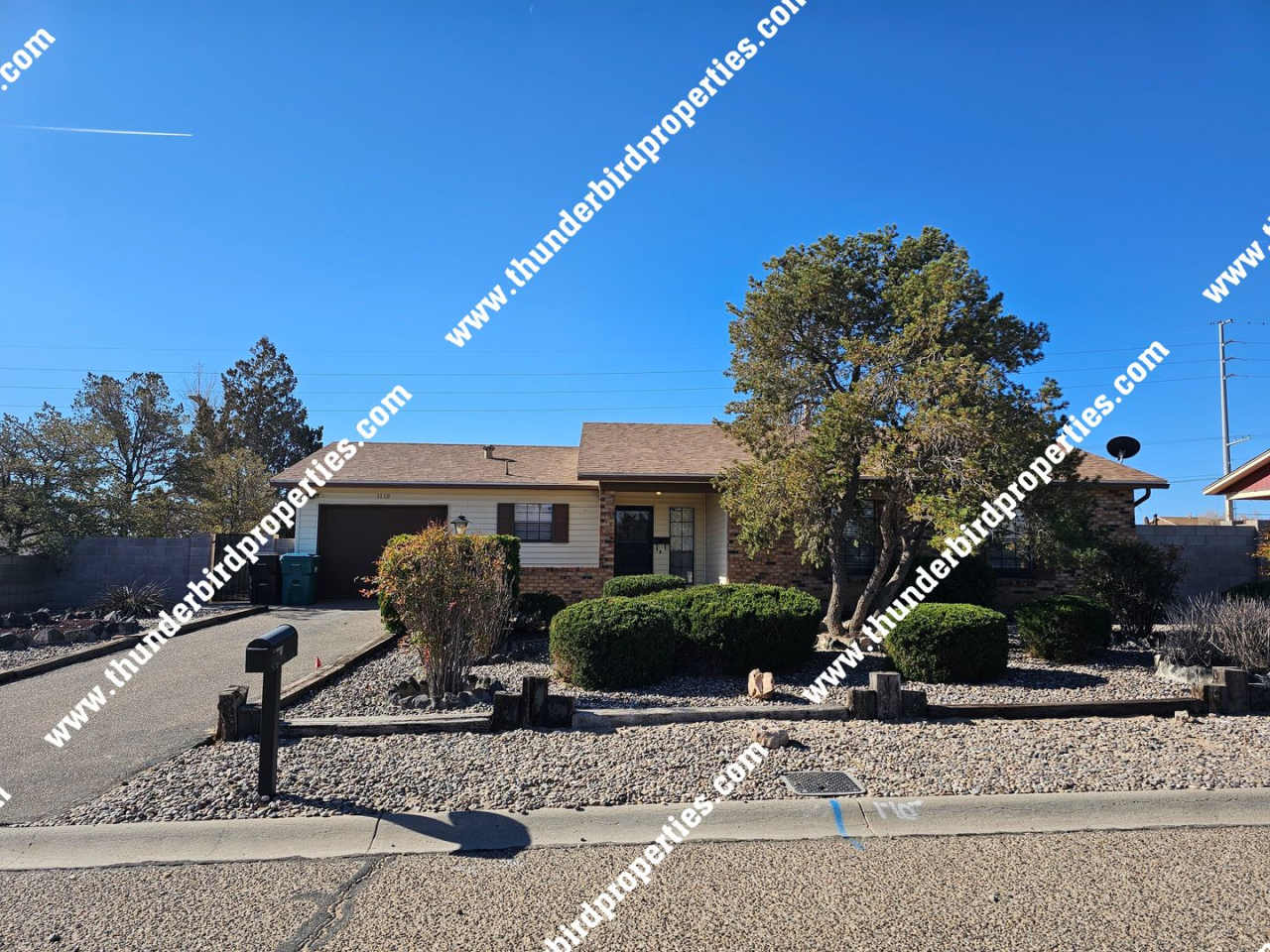 Nice 3 Bedroom, 2 Bathroom, 1 Car Garage home in Rio Rancho with Refrigerated Air
