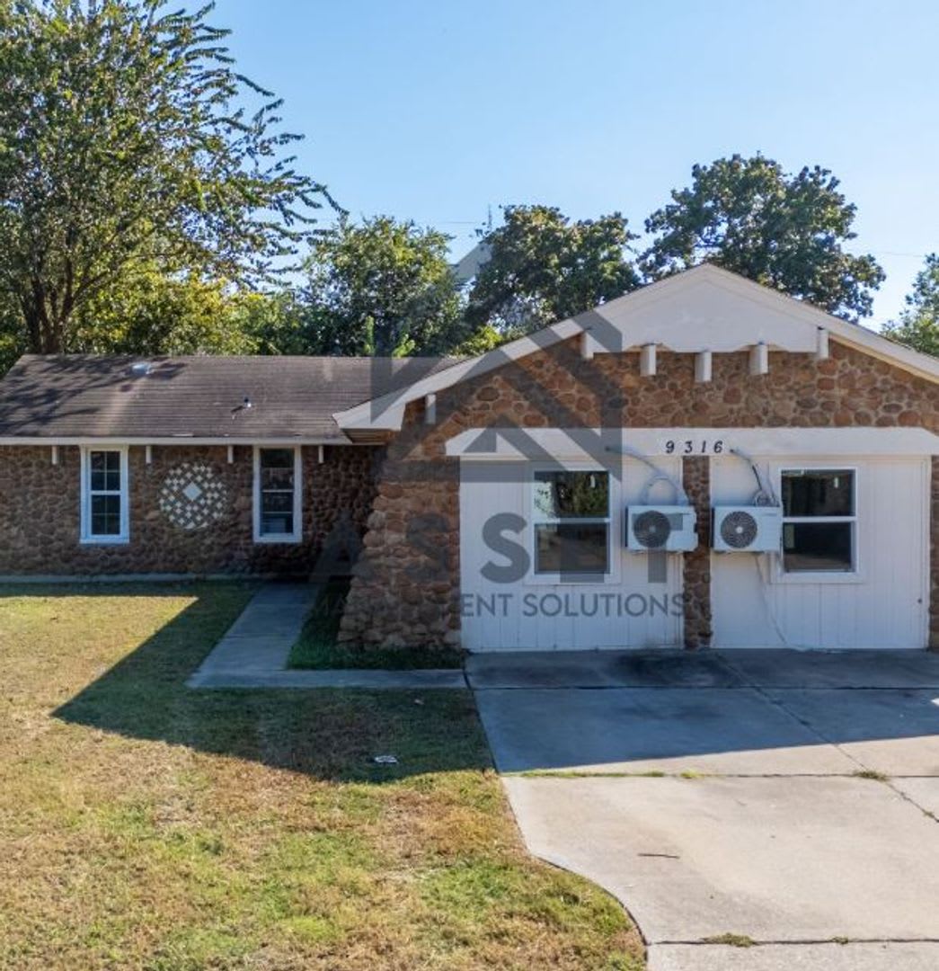 Charming 5 Bedroom Rent to Own Home!!