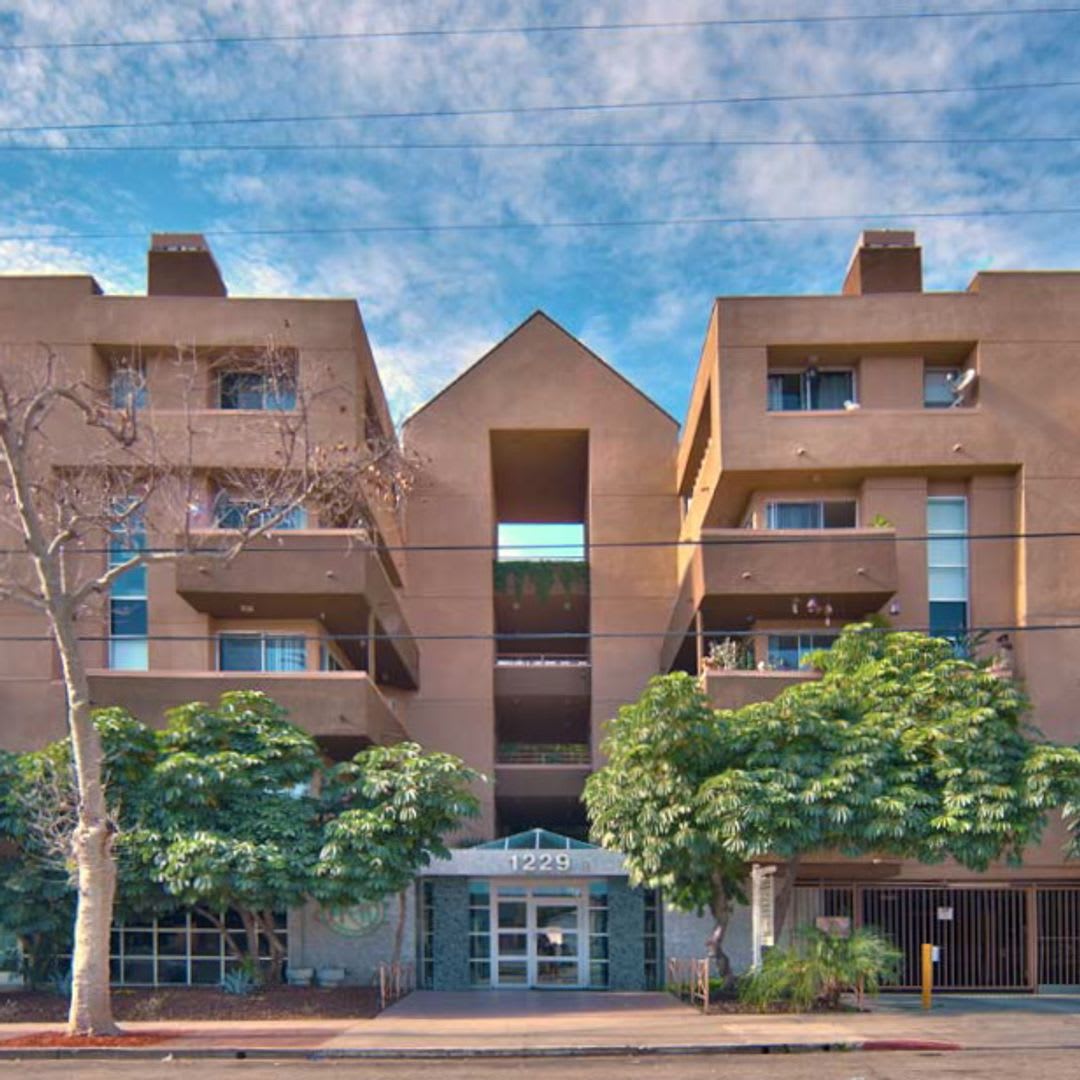 1229 N. Sycamore Ave.