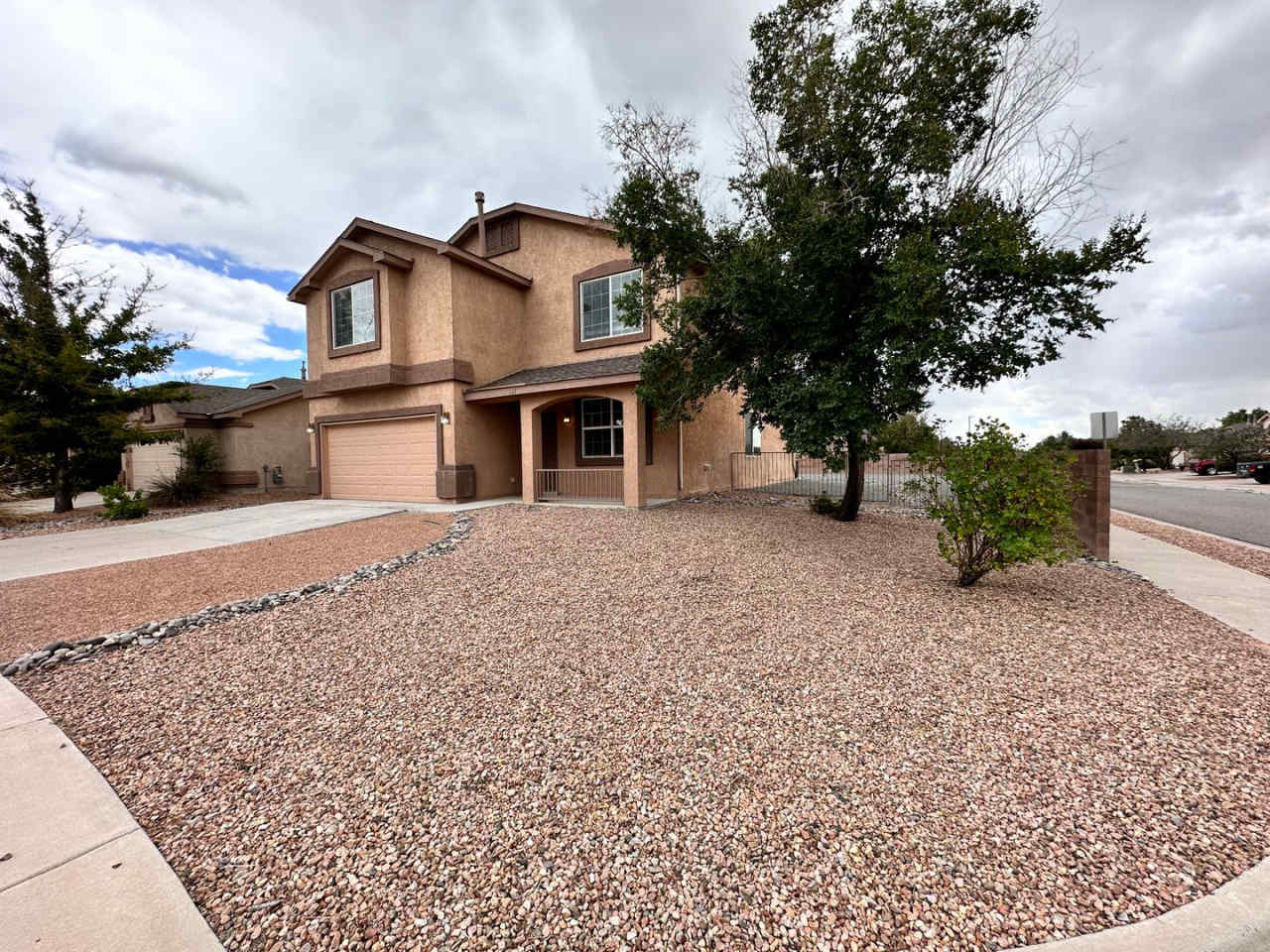 Stunning 2 story 2575 sq ft home- New Carpet