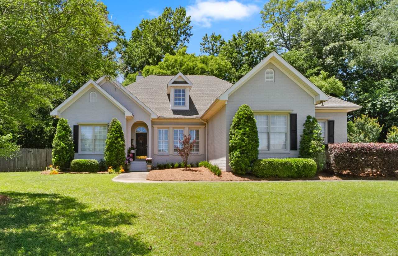 Beautiful 5 Bed 3.5 Bath Home! Available Summer 2026! Book Your Tour Today!