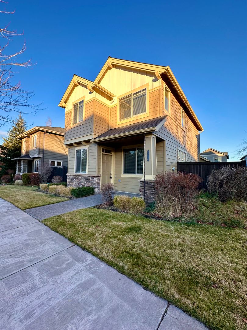 Beautiful Home in NW Bend! (3bd/2.5ba) 63114 Dakota Dr.