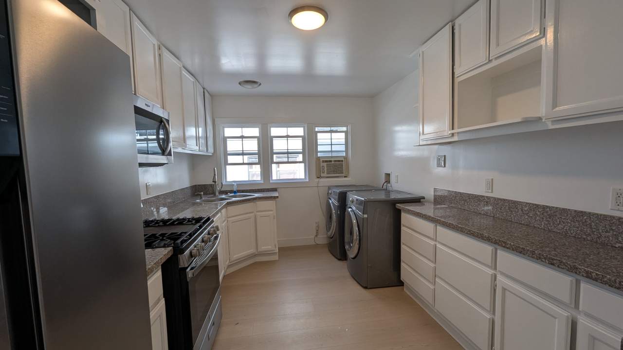 1261 S Plymouth Blvd