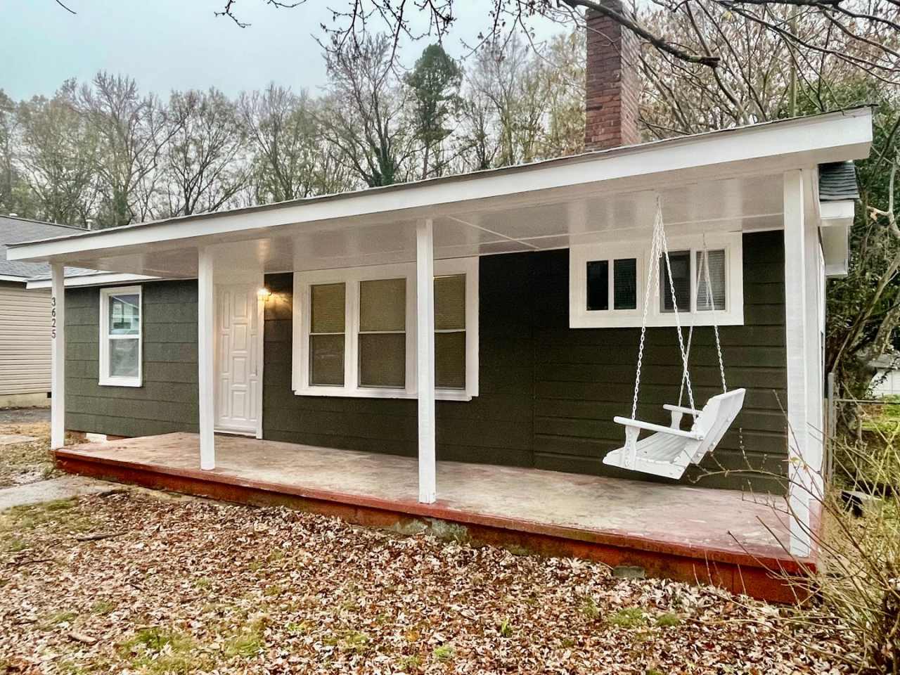 Welcome to this newly renovated, a charming 3-bedroom, 1-bathroom home located in the vibrant city of Charlotte, NC.