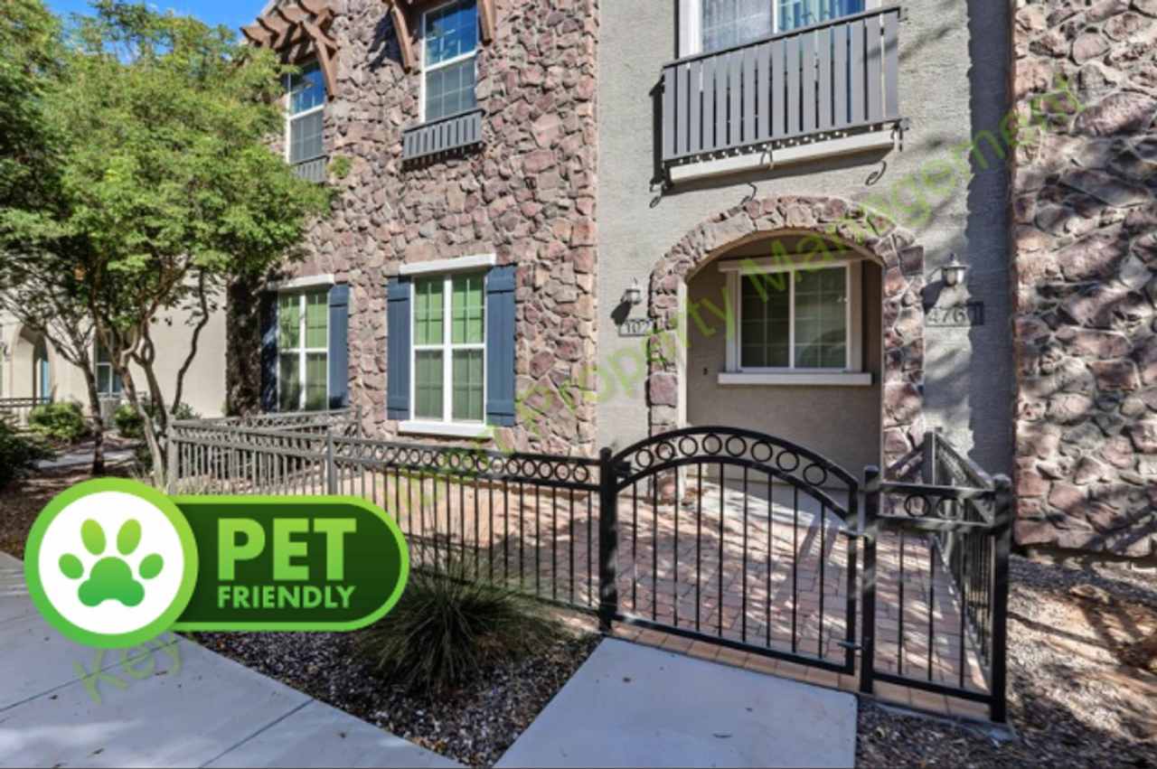 3 bed/2.5 bath Condo in Gilbert’s Lofts in Power Ranch