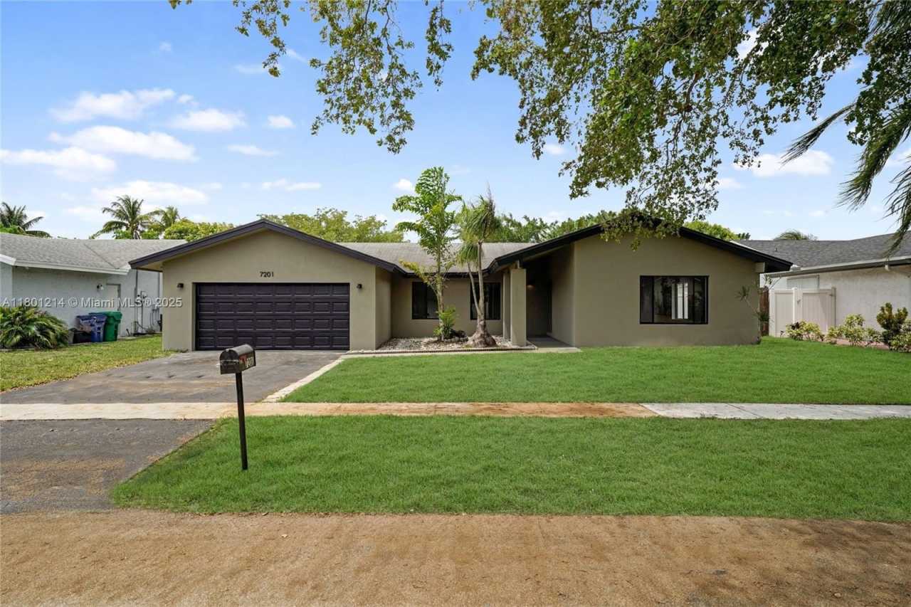 7201 NW 46th Ct