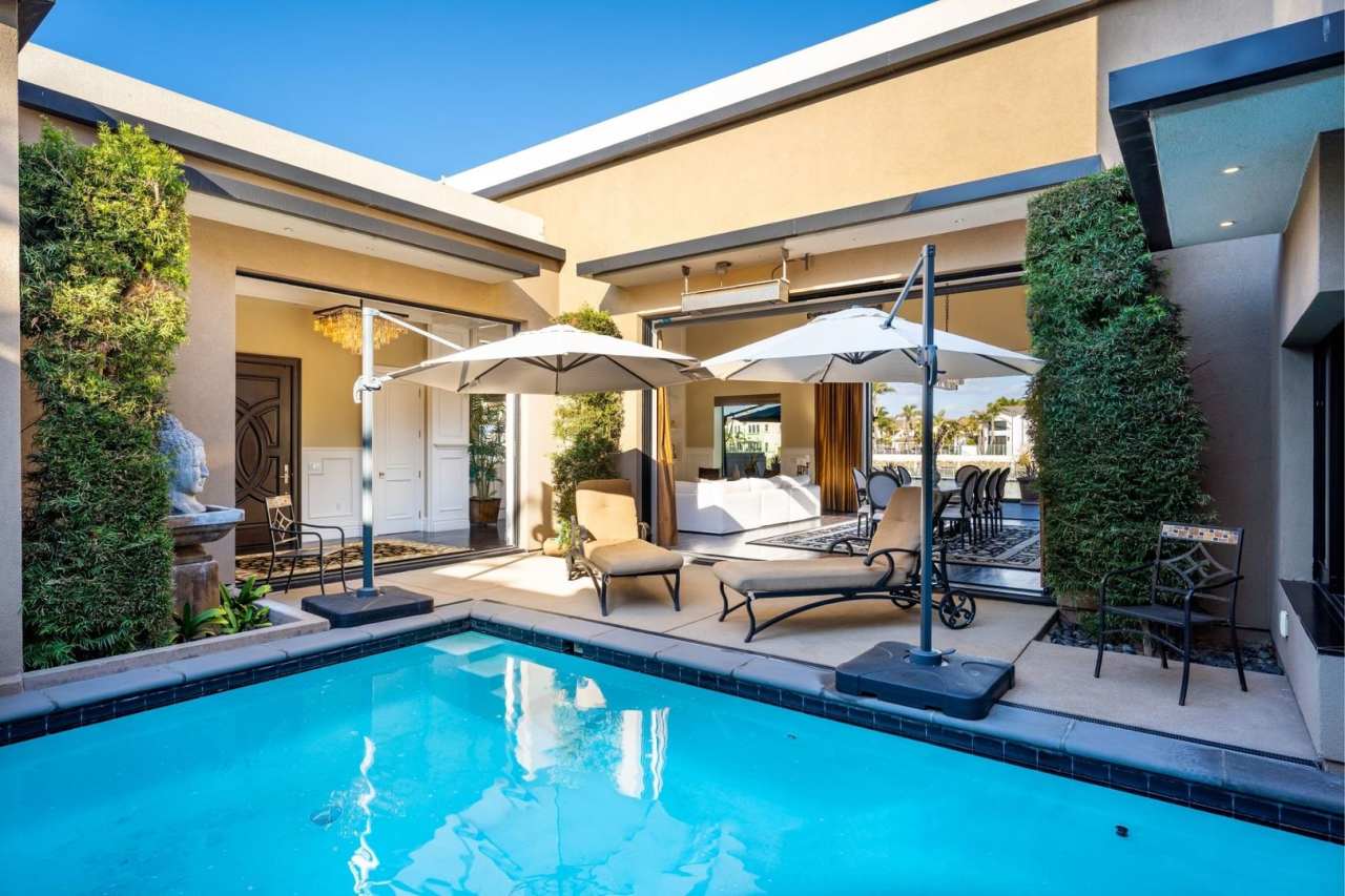 Oxnard | WATERFRONT | 3 Bed + 3.5 Bath | Fully Furnished | 4490 Eastbourne Bay