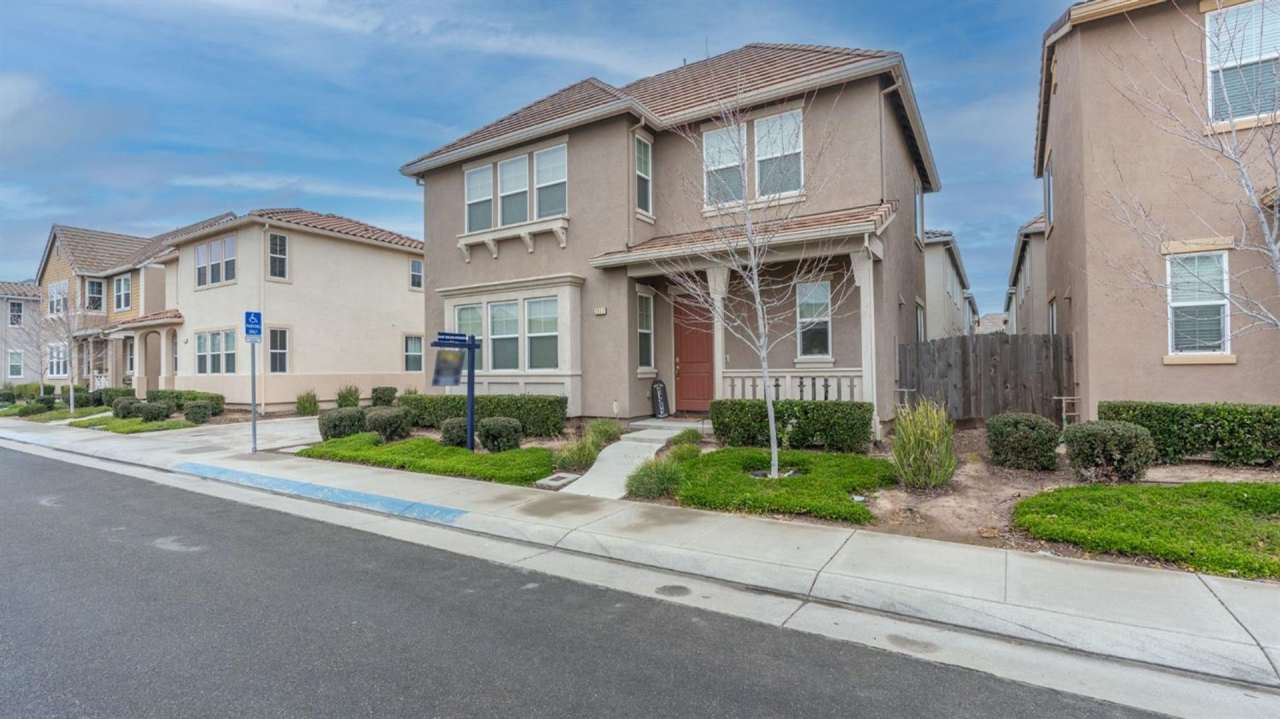 Beautiful 2 Story Home Ready To Be Home!