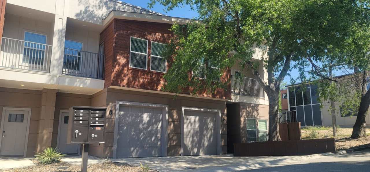 MODERN ELEGANCE CONDO IN TERRELL HILLS, CLOSE TO FORT SAM HOUSTON AND ALAMO HEIGHTS