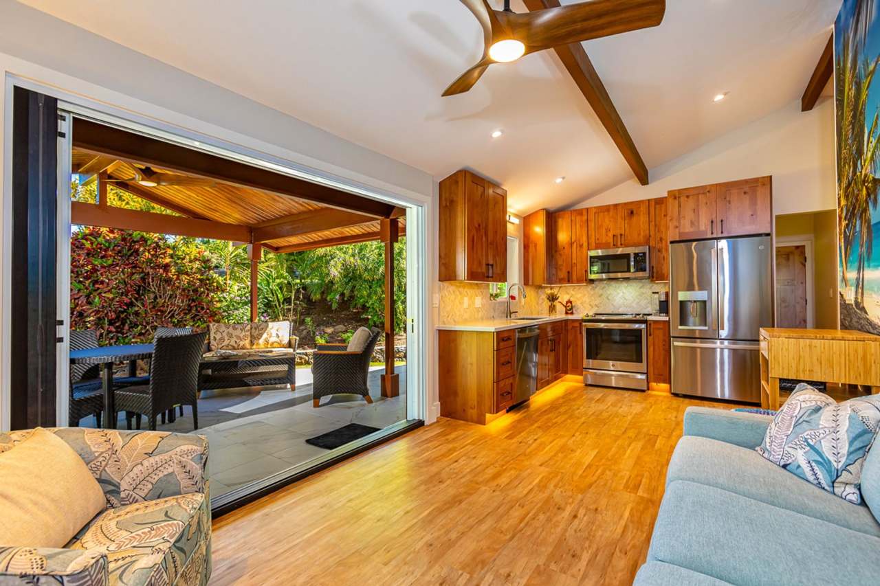 Brand New Tropical Private Maui Meadows Cottage Ocean View and Pool - Utilities Included
