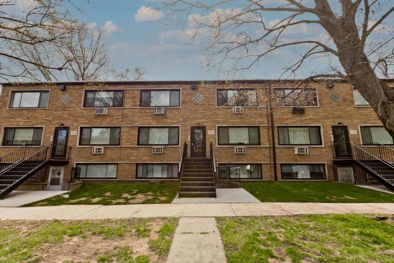 Newly Renovated 1 Bedroom Move In Special for June 2025 $1,200.00