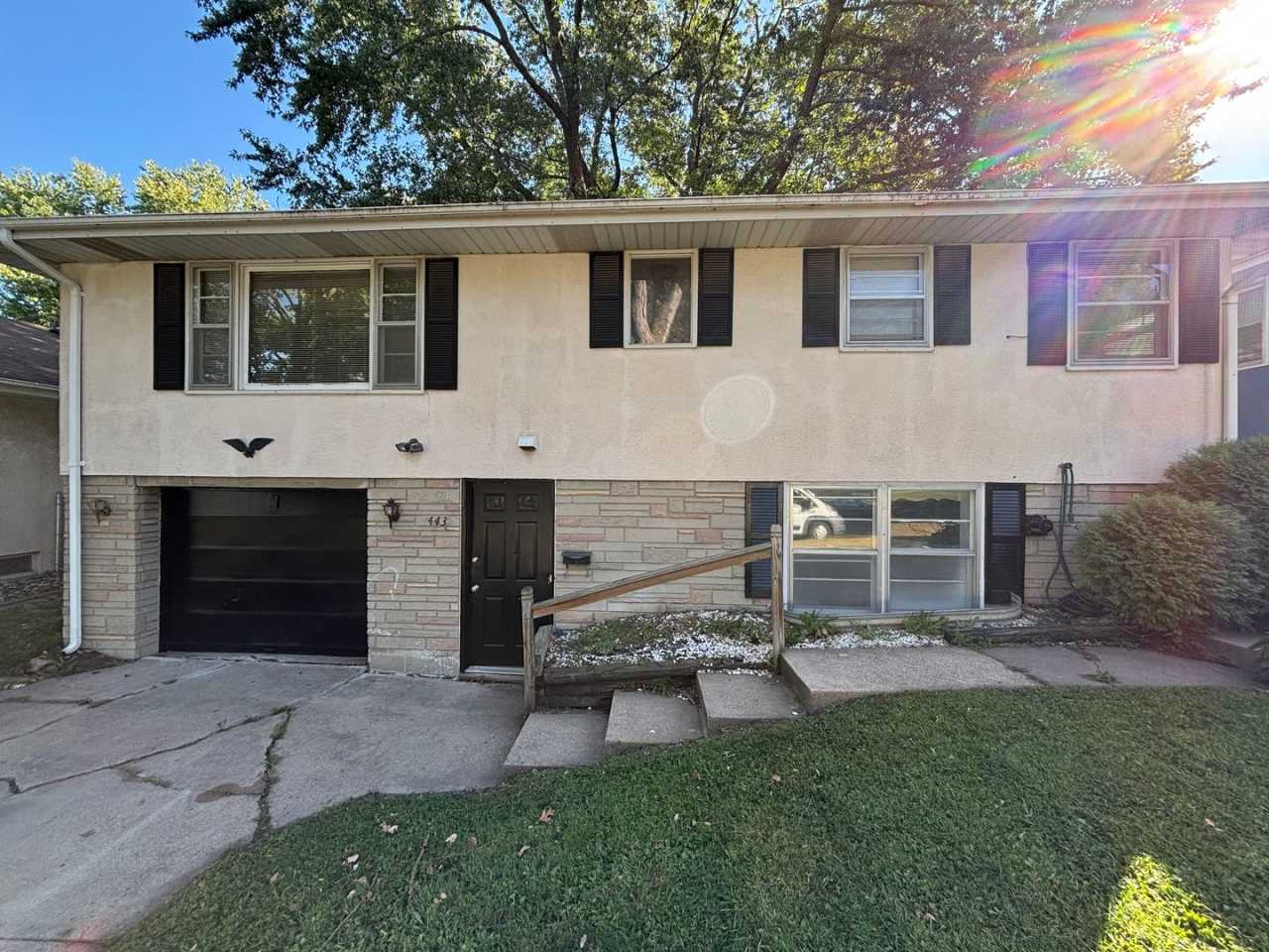 Beautiful 4 Bedroom 2 Bath Home in South St. Paul!