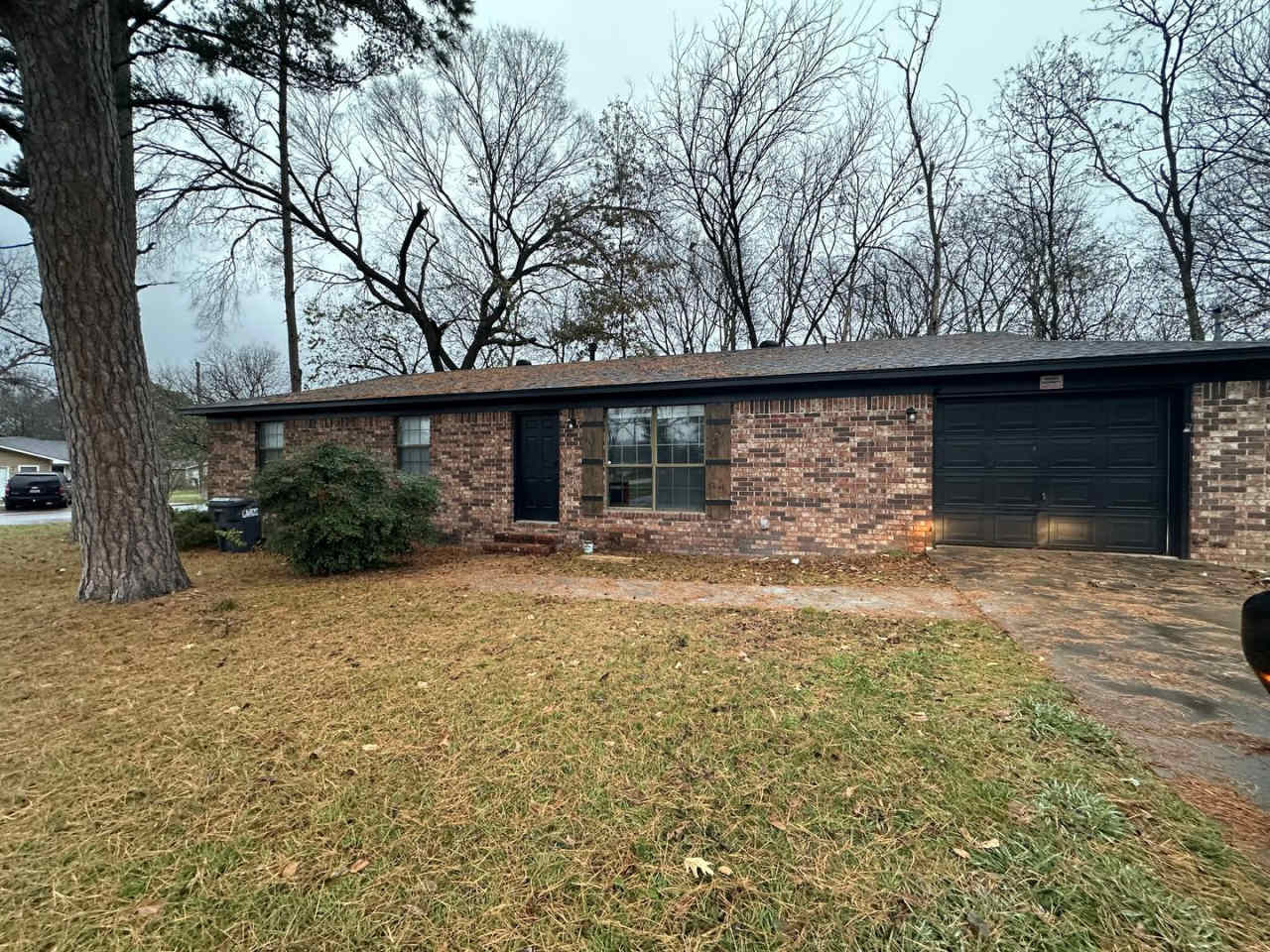 Welcome to this charming 3-bedroom, 1.5-bathroom home located in the heart of Russellville, AR.