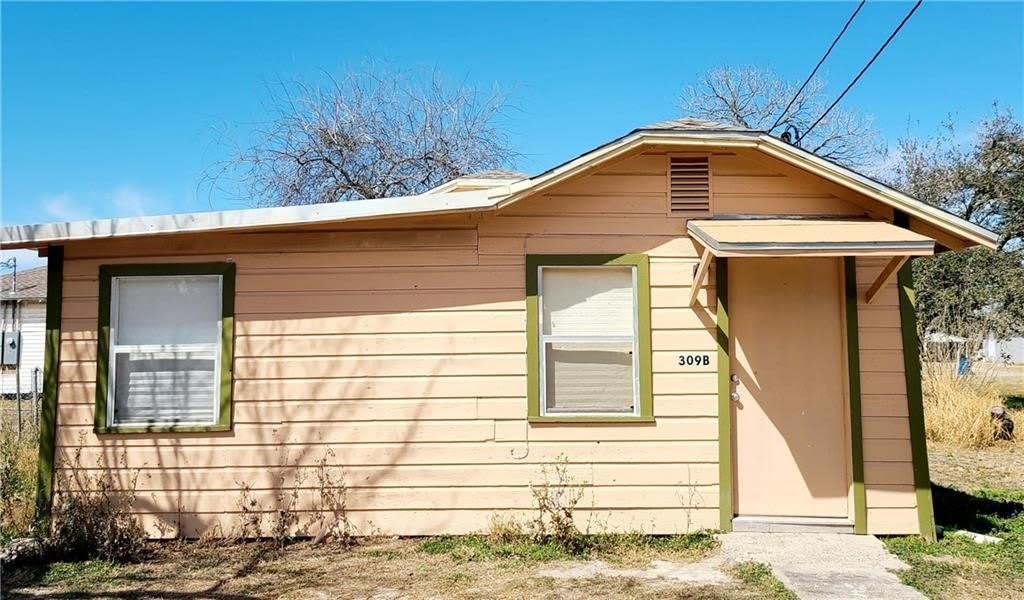 309 Hackberry Street E unit: B