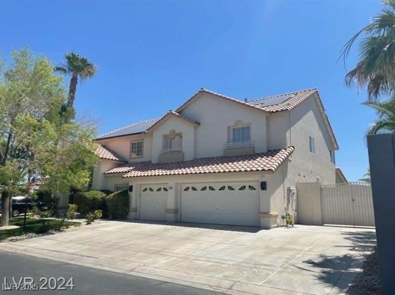 9724 La Cienega Street