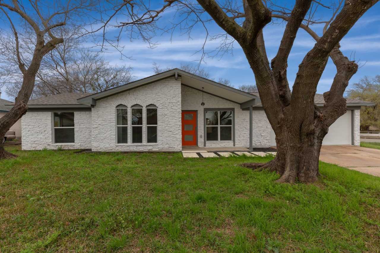 Stunning 3-Bedroom Single Family Home on Corner Lot! Available Mid-June!