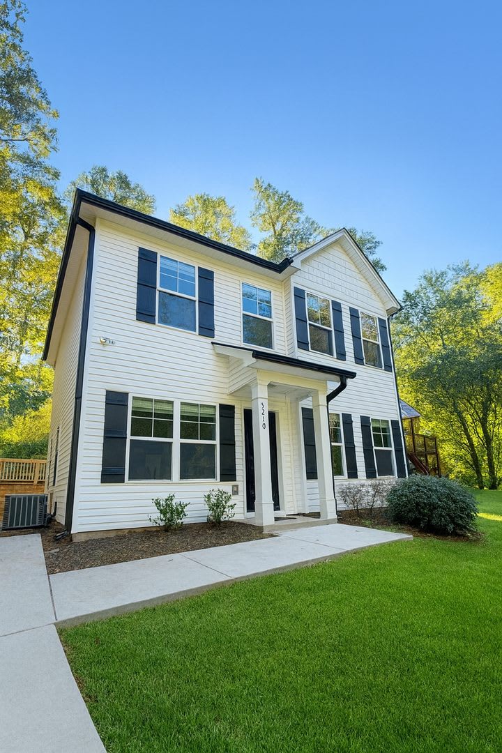 Single Family Home - 2/2.5 in Cumming, GA