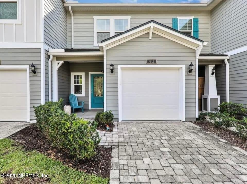 43 CANARY PALM Court