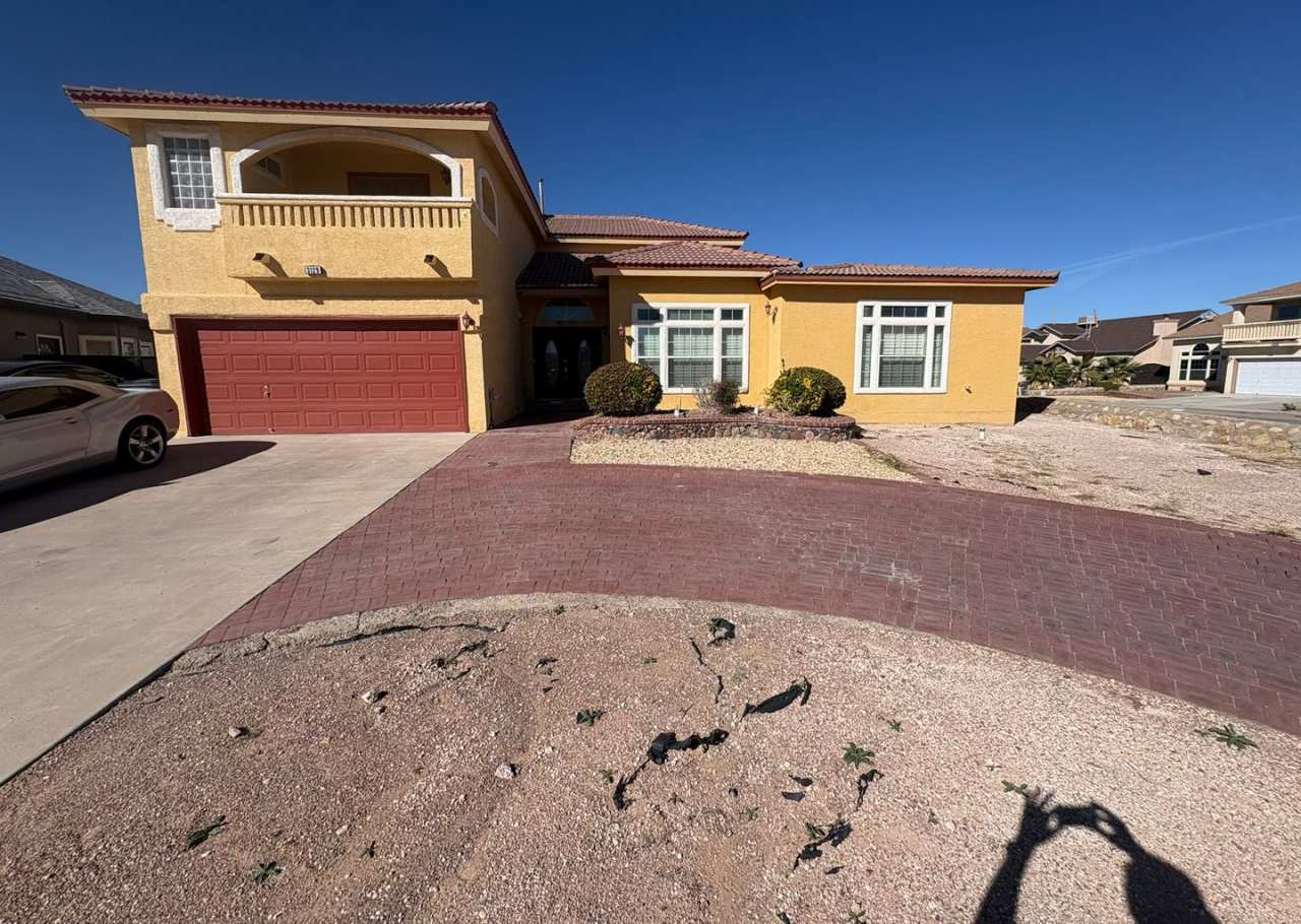 EASTSIDE HOME FOR RENT IN "THE TIERRAS"