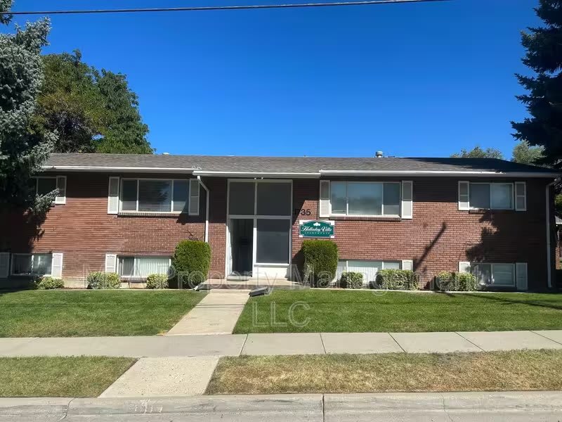 1735 East Holladay BLVD.