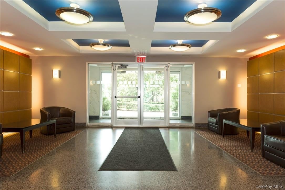 1133 Midland Avenue unit: 1F