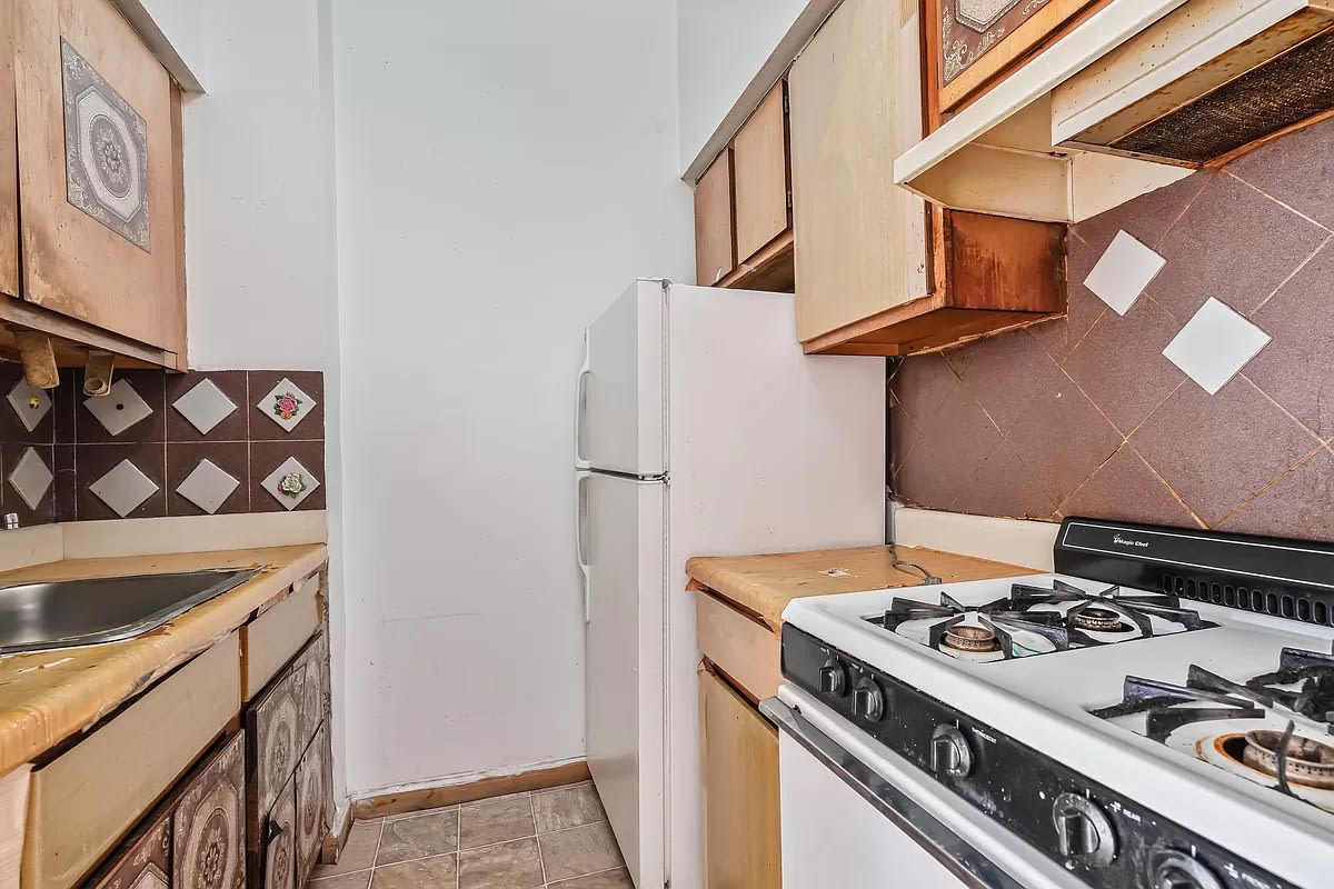 733 Grand St Apt 2F