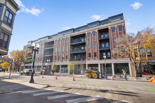 3924 N Lincoln Avenue