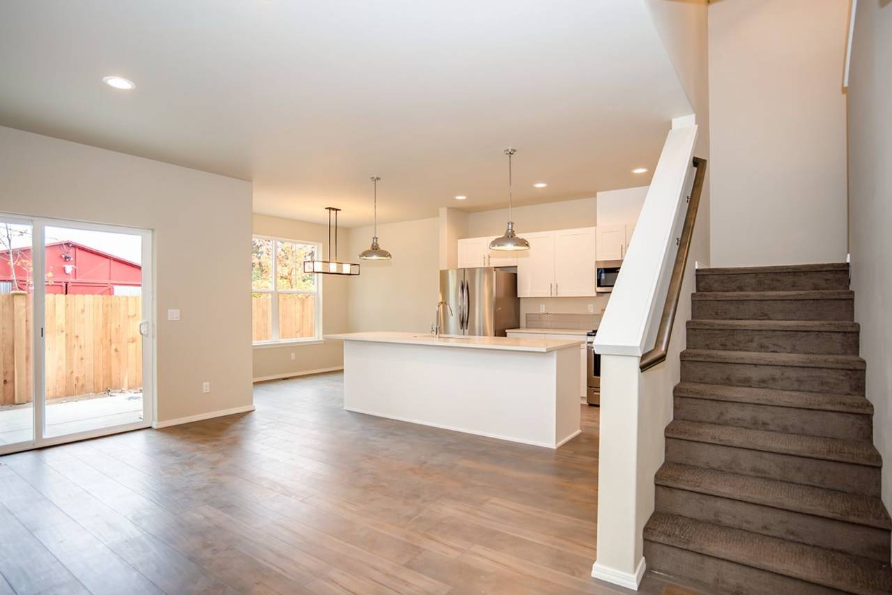 End-Unit Townhome in Desirable Midtown Neighborhood