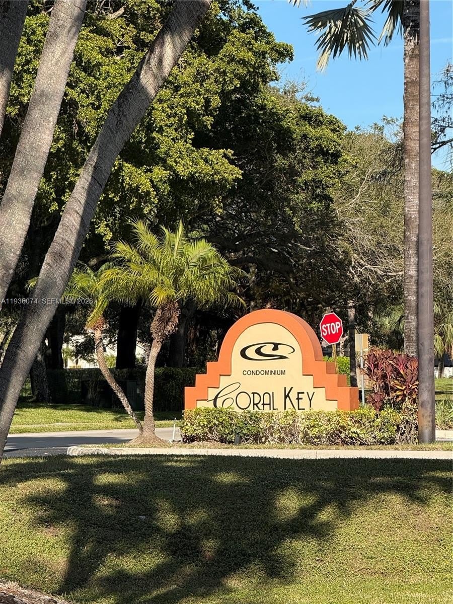 3350 N Pinewalk Dr N