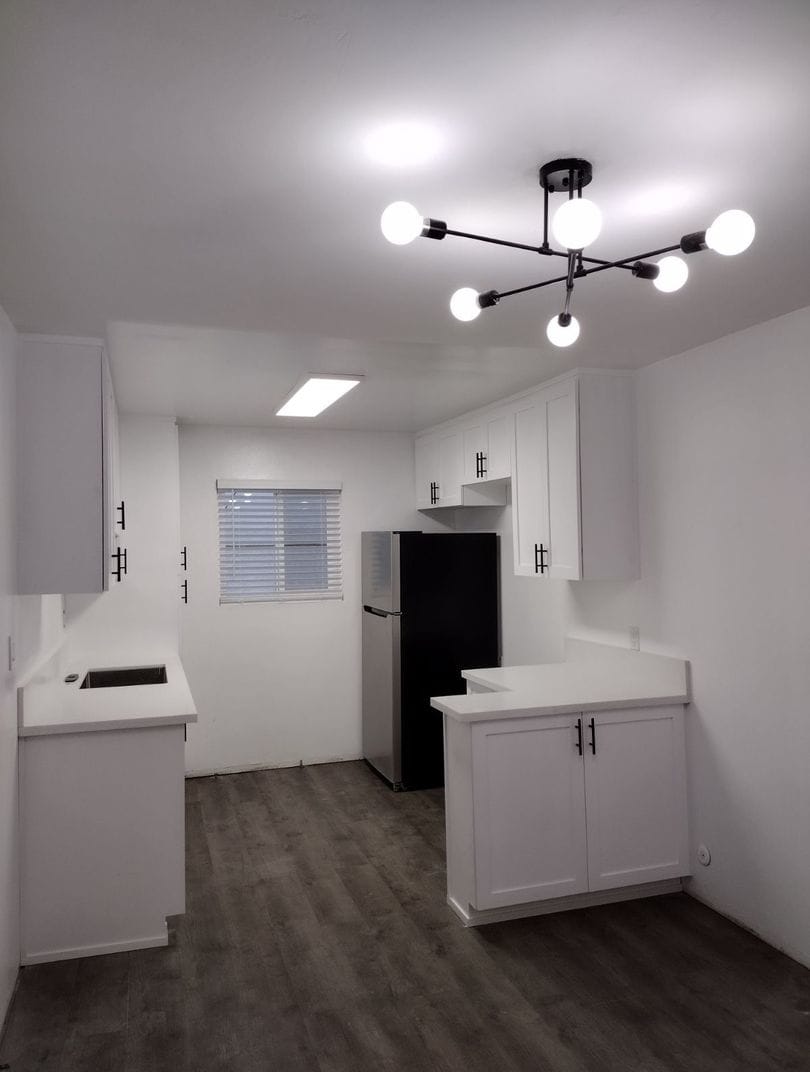 1525 North Kenmore Avenue