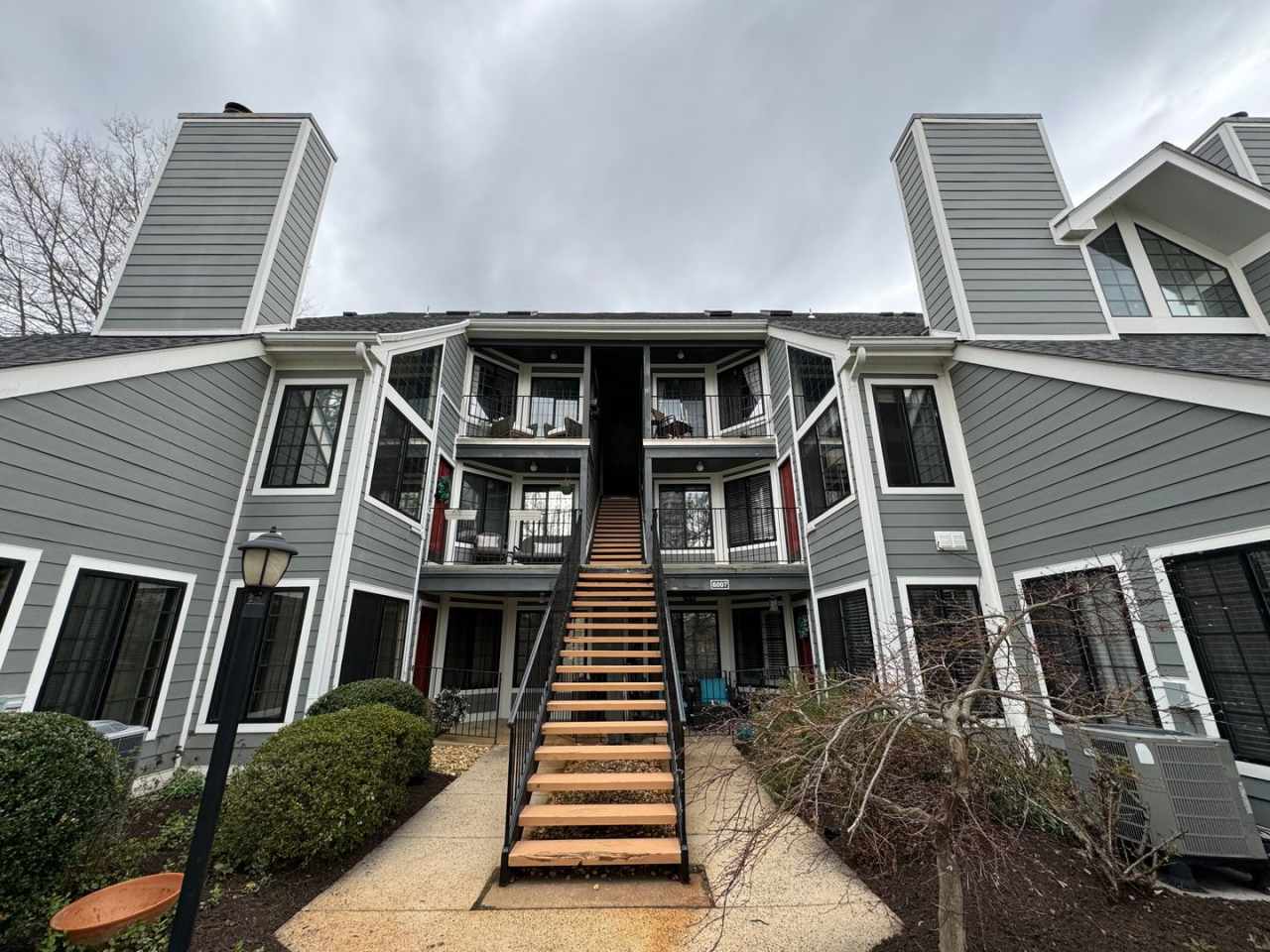 Sophisticated 2 Bed 2 Bath Condo with Loft In Beautiful Tiers at Manchester Lake - Water Included!