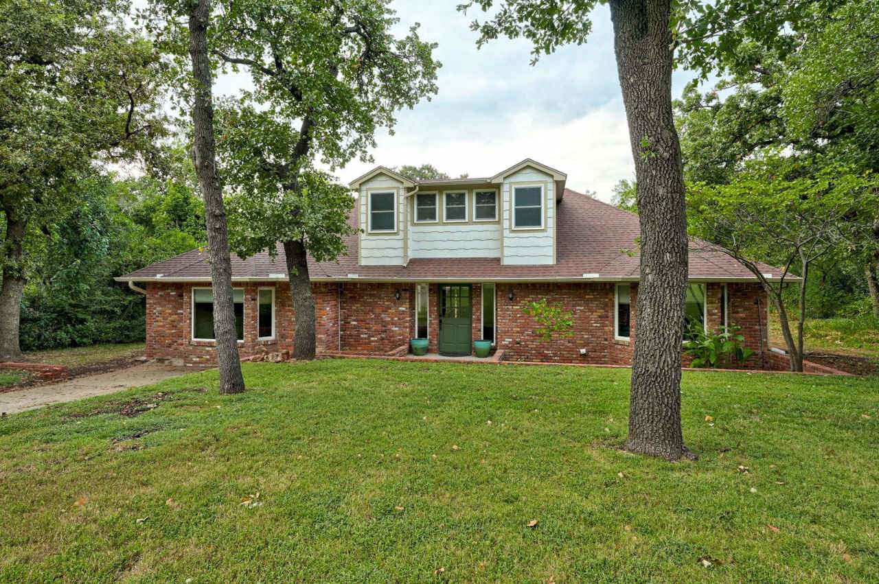Stunning 3-Bed, 3-Bath Home in the Heart of Edmond! - Lawn Service Provided by owner