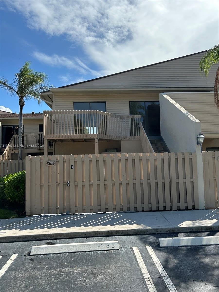 600 Executive Center Dr