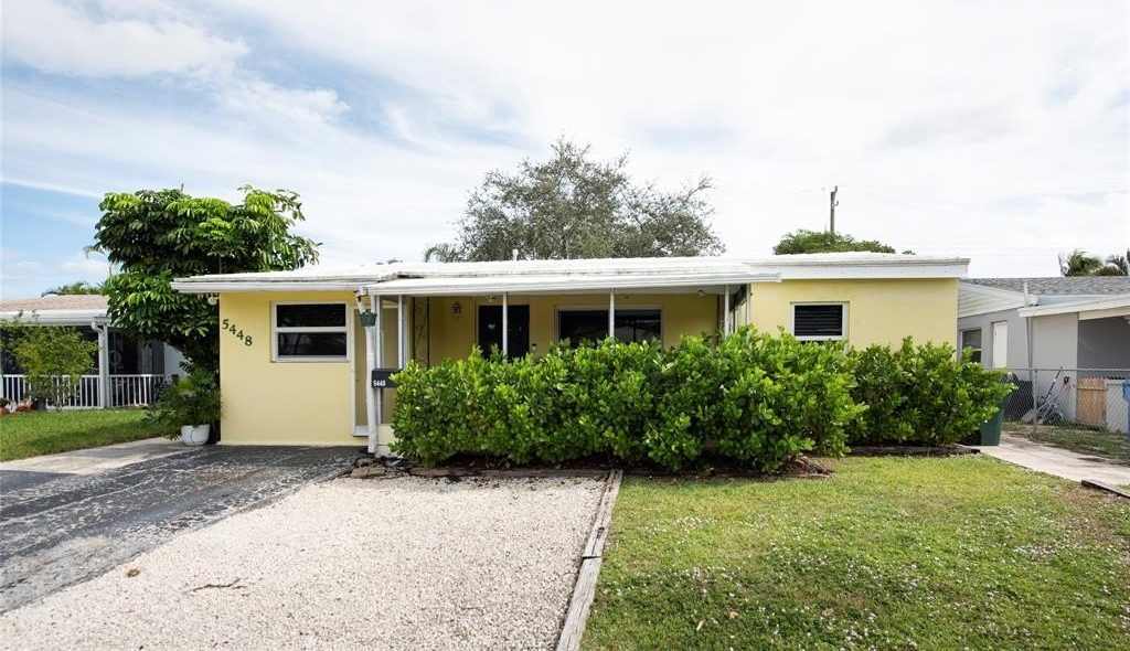 5448 NE 3rd Ter