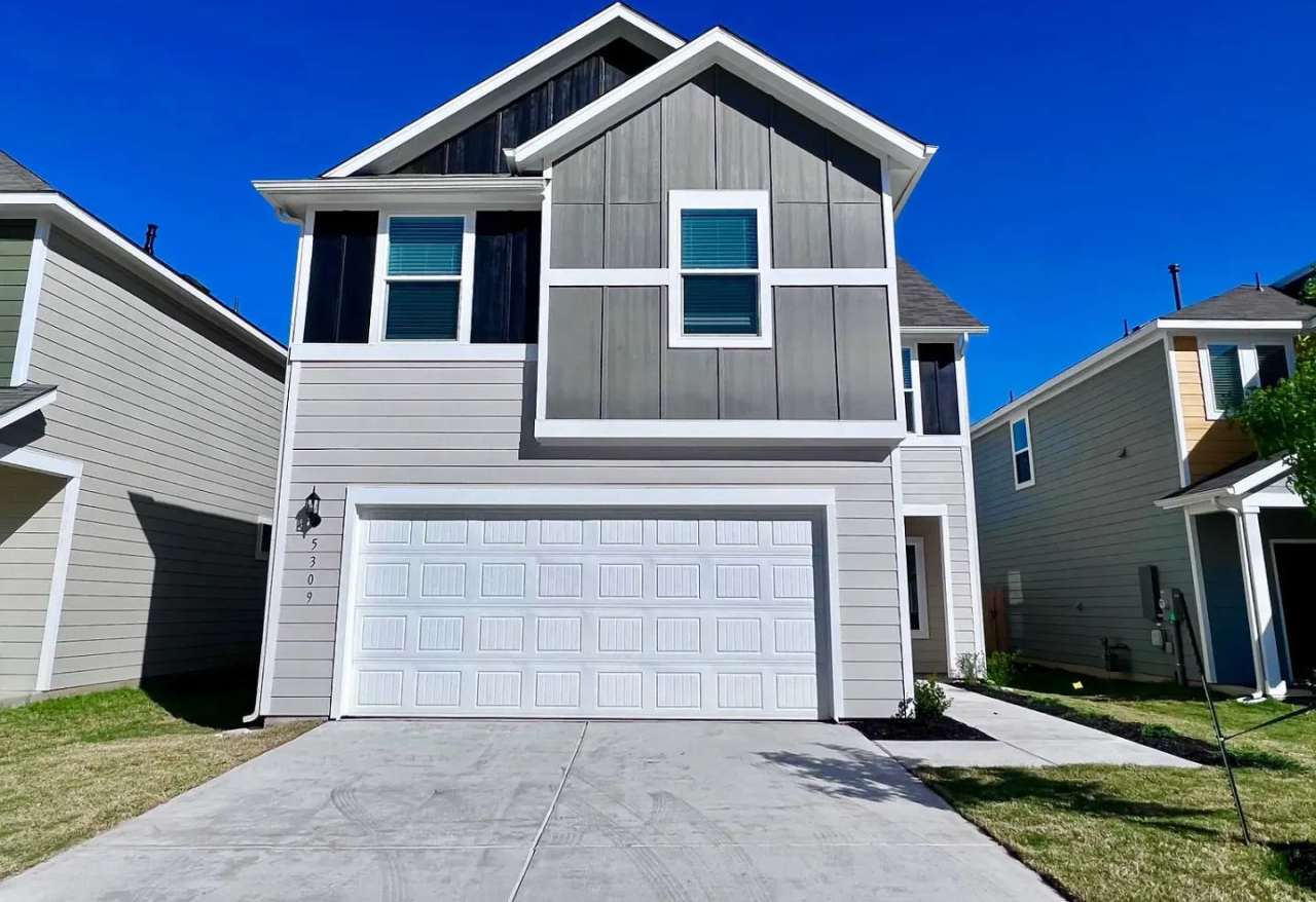 Modern East Austin Retreat – Spacious 4-Bedroom Home with Stylish Upgrades  Prime Location