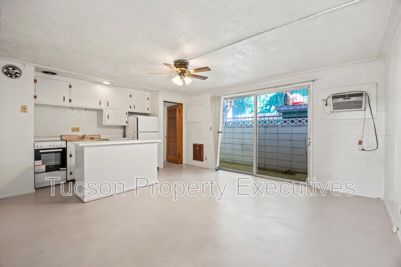 802 N Alvernon Way - E