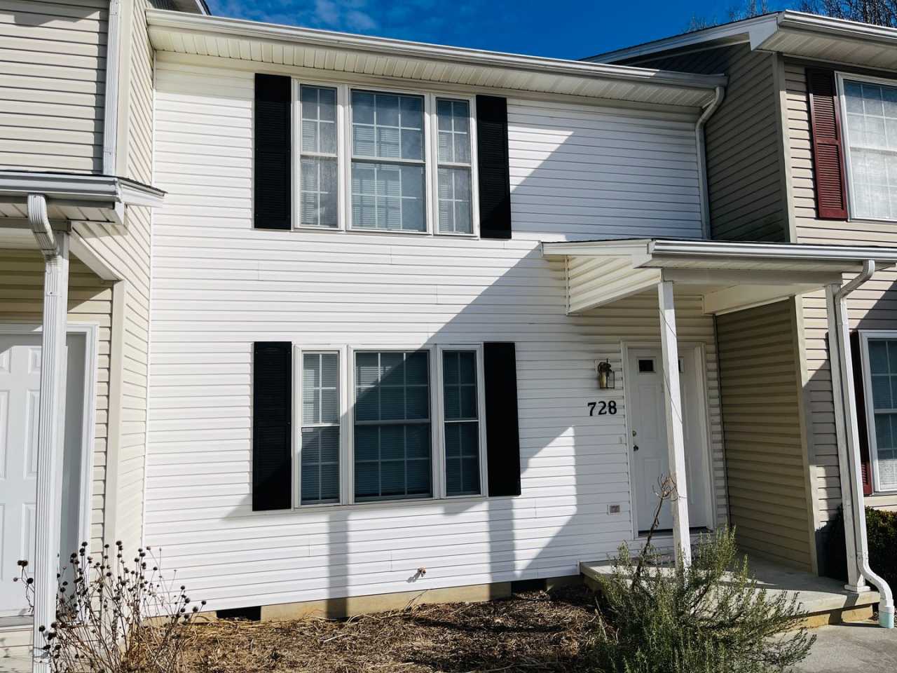 2 Bedroom, 2.5 Bath Townhouse