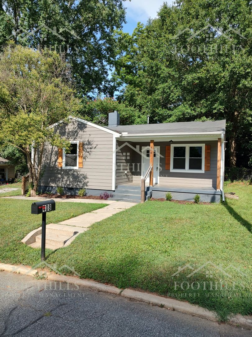 4-Bedroom House off N Main St