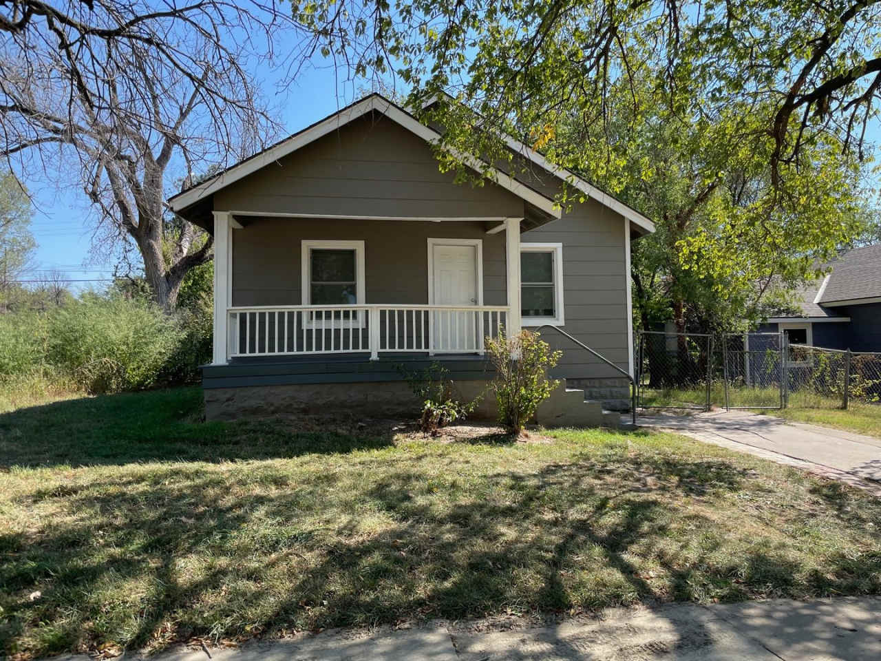 Darling Home Close to Saint Marks Church  WSU