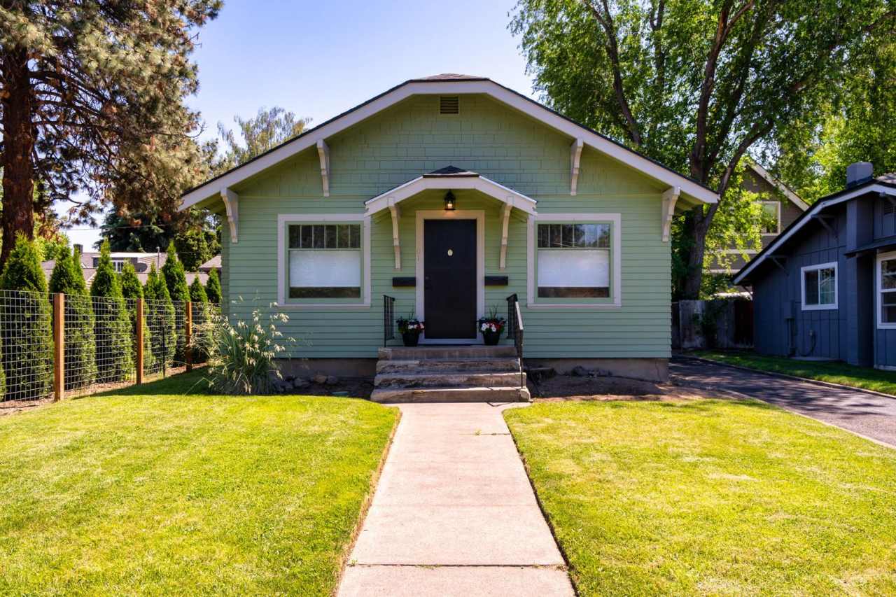 Charming remodeled craftsman blocks away from Drake Park
